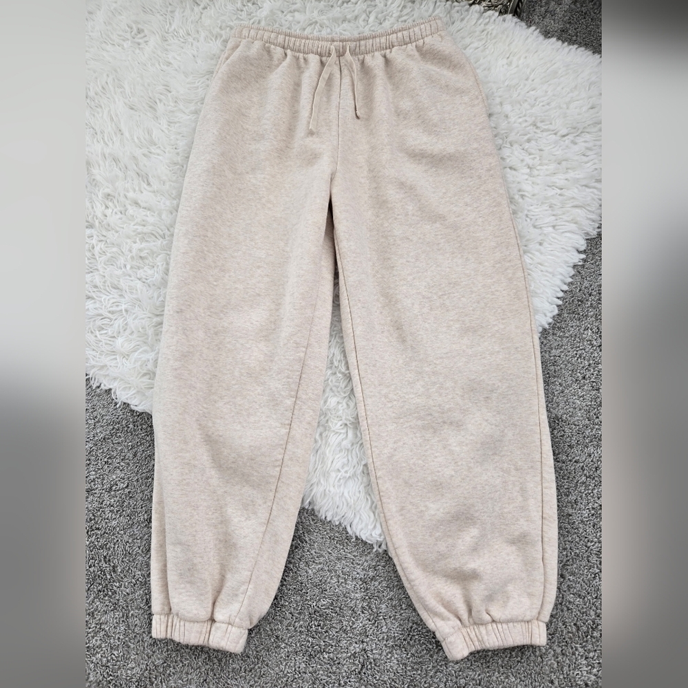 American Eagle Size Medium Fleece Jogger Pants. Good preowned condition.